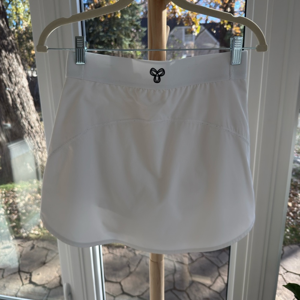 TnAction Tnamove Rally Skirt White Athletic Tennis Skort Size Small - Picture 3 of 4